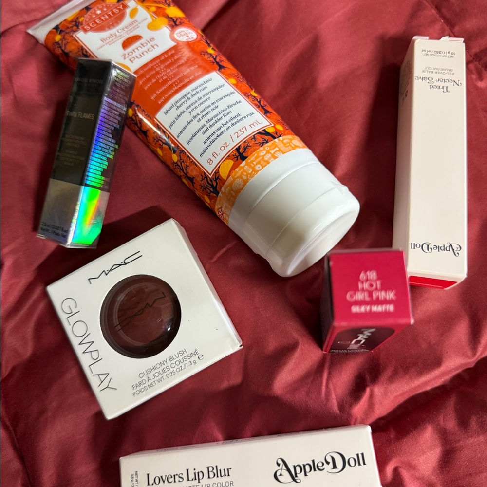 Beauty Product Bundle with MAC Glow Play Blush
